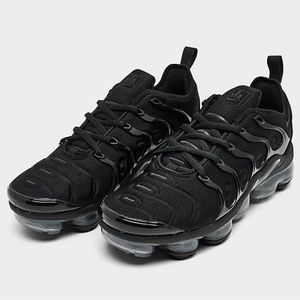 NEVER WORN WOMEN'S NIKE AIR VAPORMAX PLUS SE RUNNING SHOES